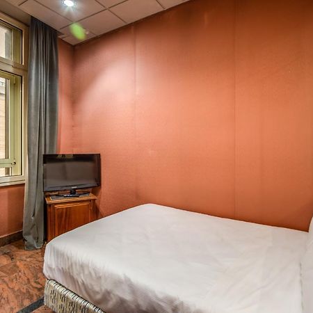 Castro Pretorio Easy Rooms ローマ エクステリア 写真