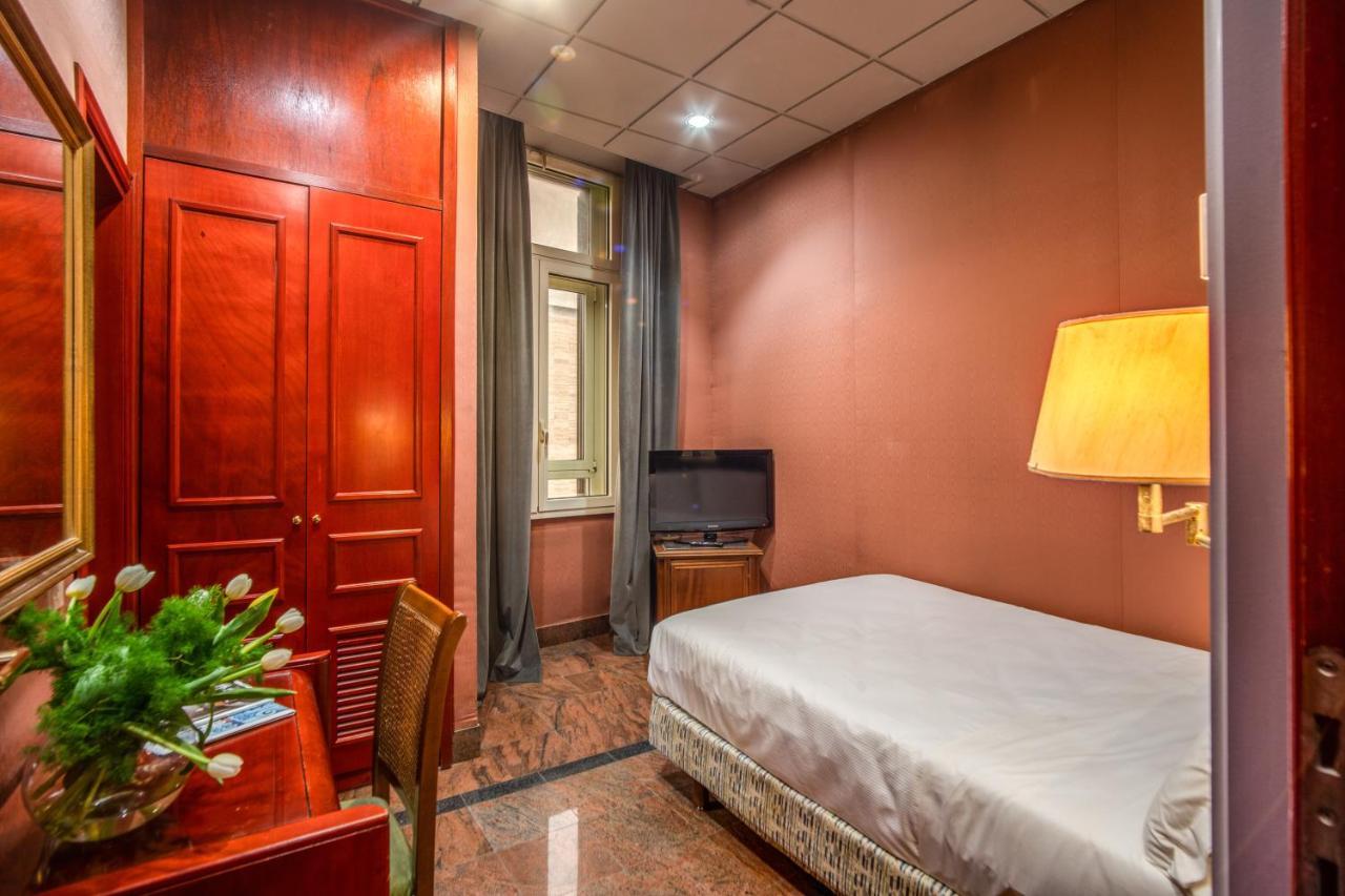 Castro Pretorio Easy Rooms ローマ エクステリア 写真