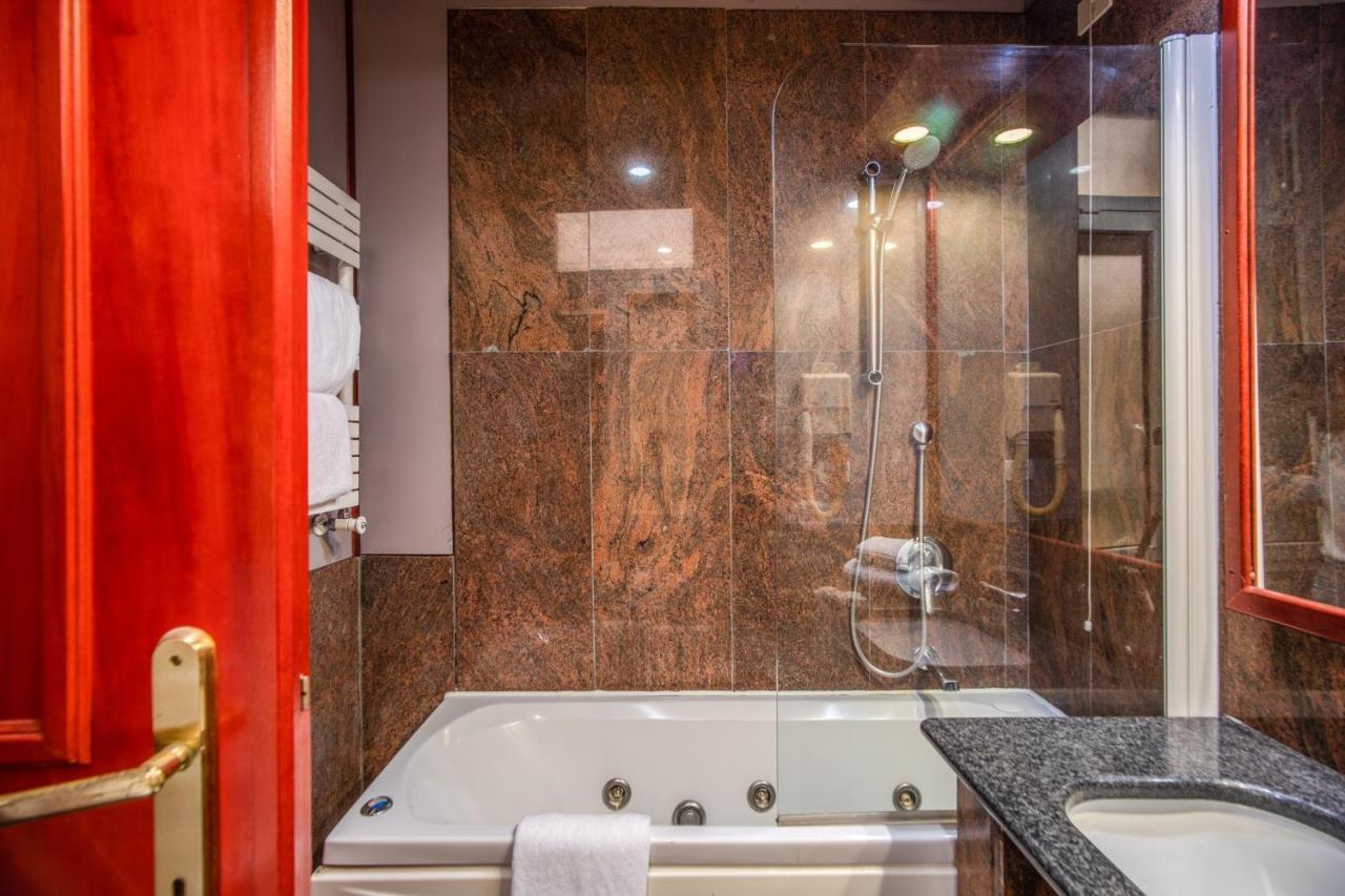 Castro Pretorio Easy Rooms ローマ エクステリア 写真