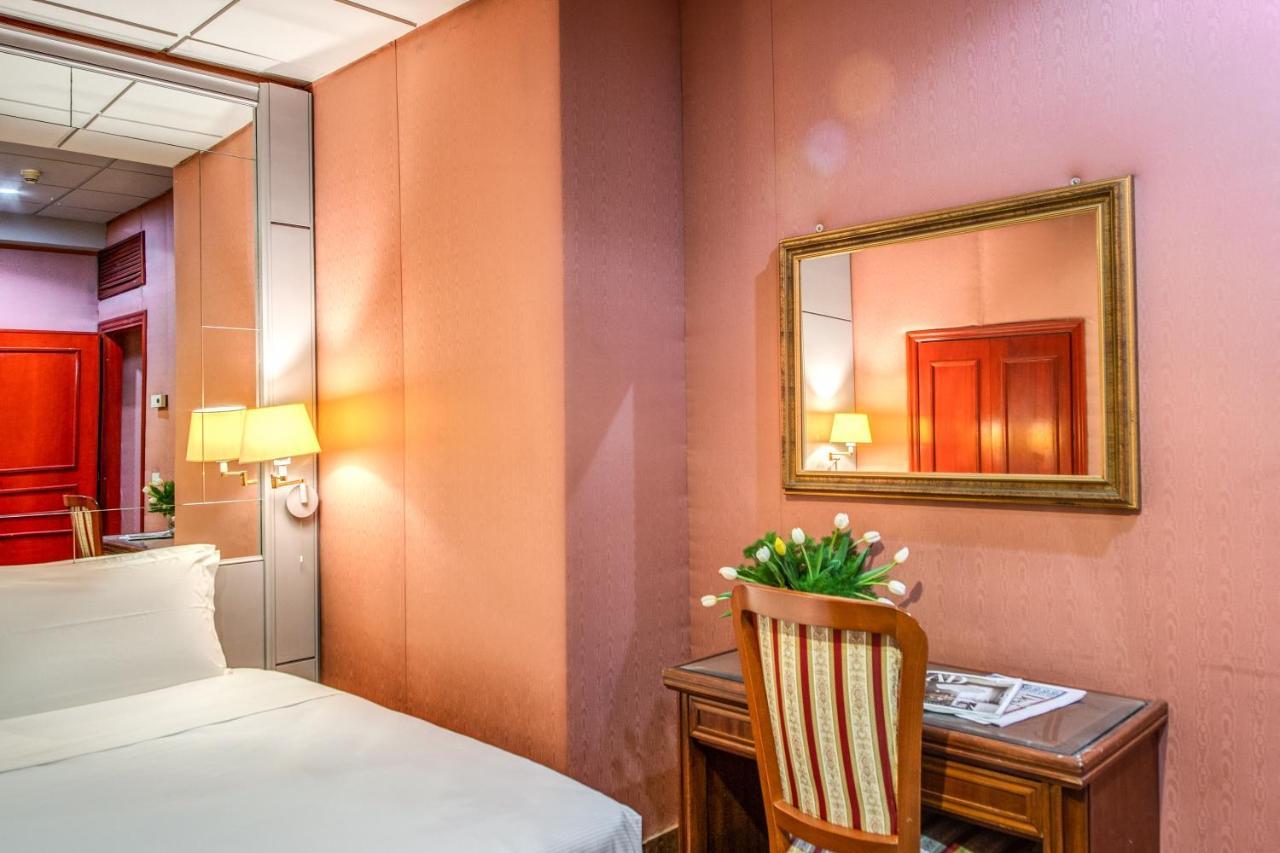 Castro Pretorio Easy Rooms ローマ エクステリア 写真